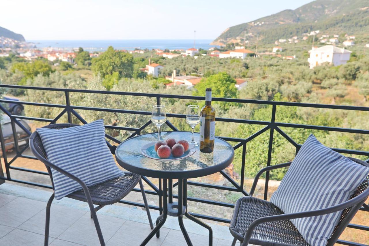 Esperides Apartments Aigli Skopelos Town Bagian luar foto
