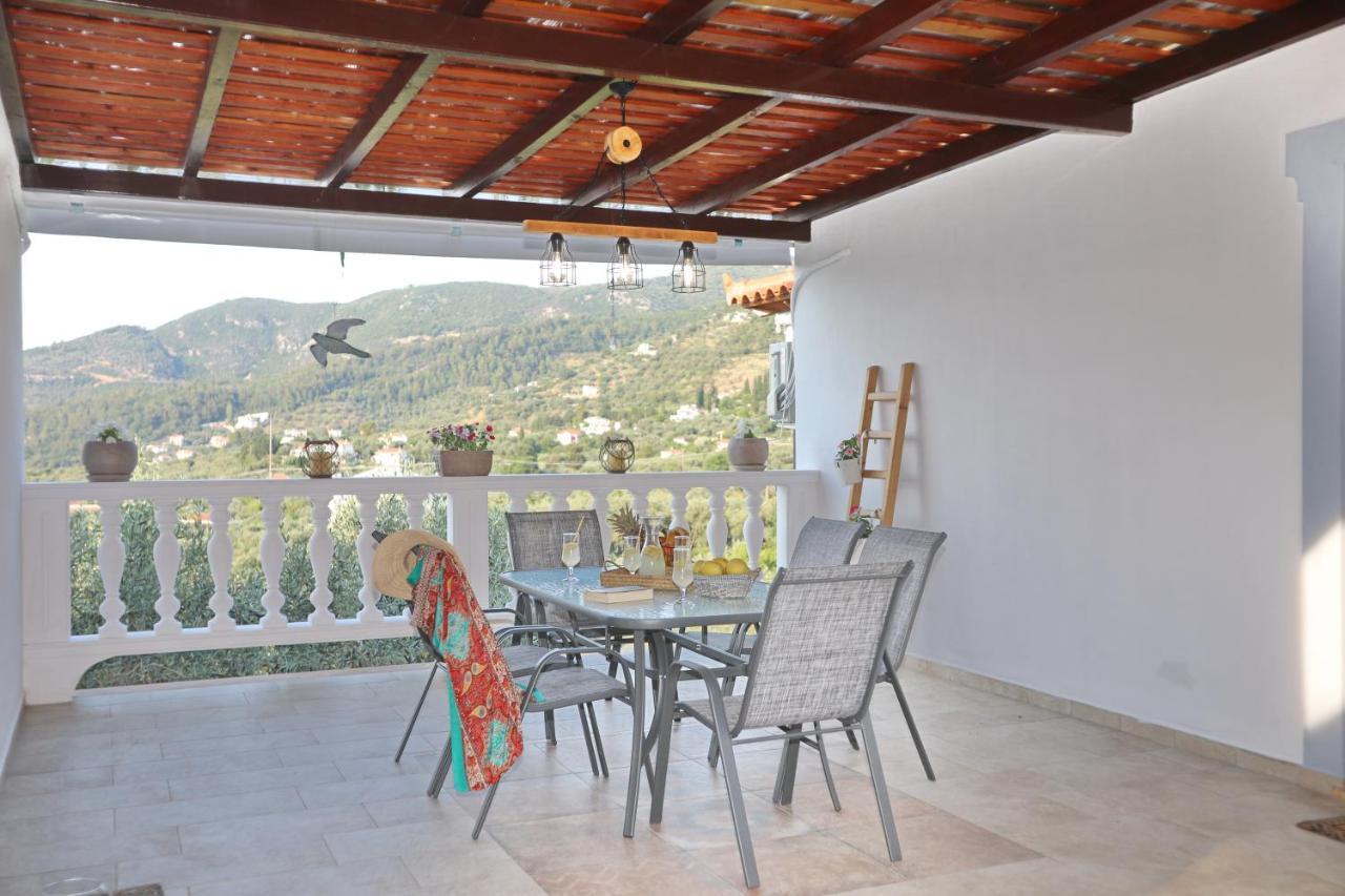 Esperides Apartments Aigli Skopelos Town Bagian luar foto