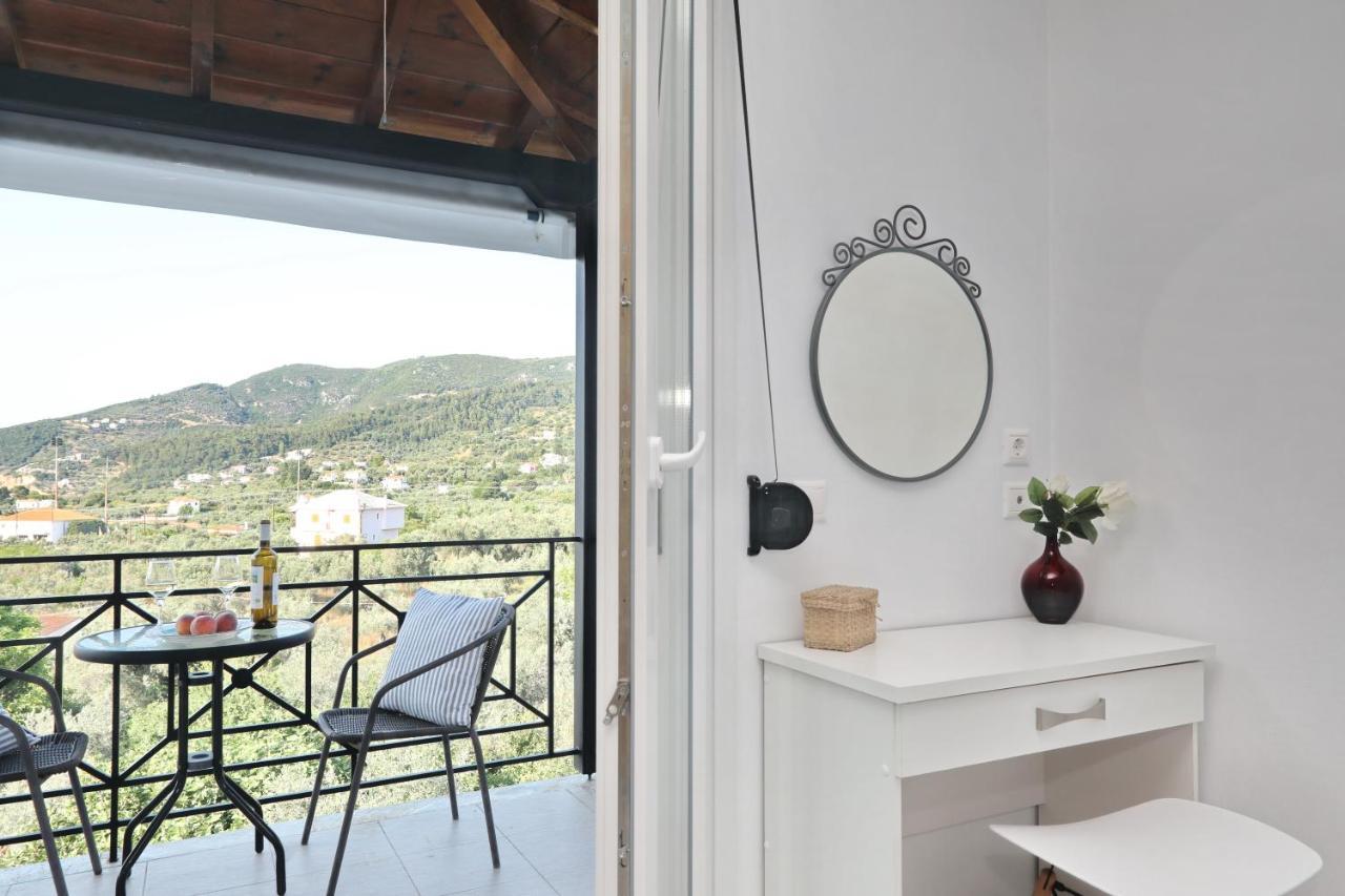 Esperides Apartments Aigli Skopelos Town Bagian luar foto
